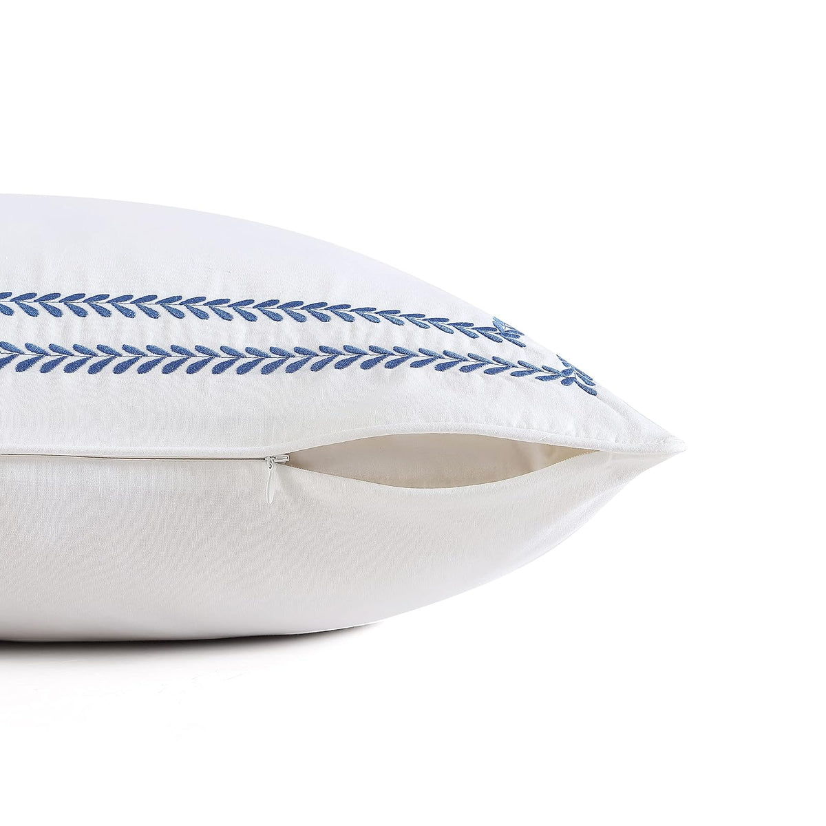 Laura Ashley - Fundas de Almohada Europeas, 100% algodón Suave con Cierre de sobre, Funda de Almohada para Cama o sofá, Certificado Oeko-Tex, Juego de 2 (Azul Vid Cosido, 26 x 26 Pulgadas)