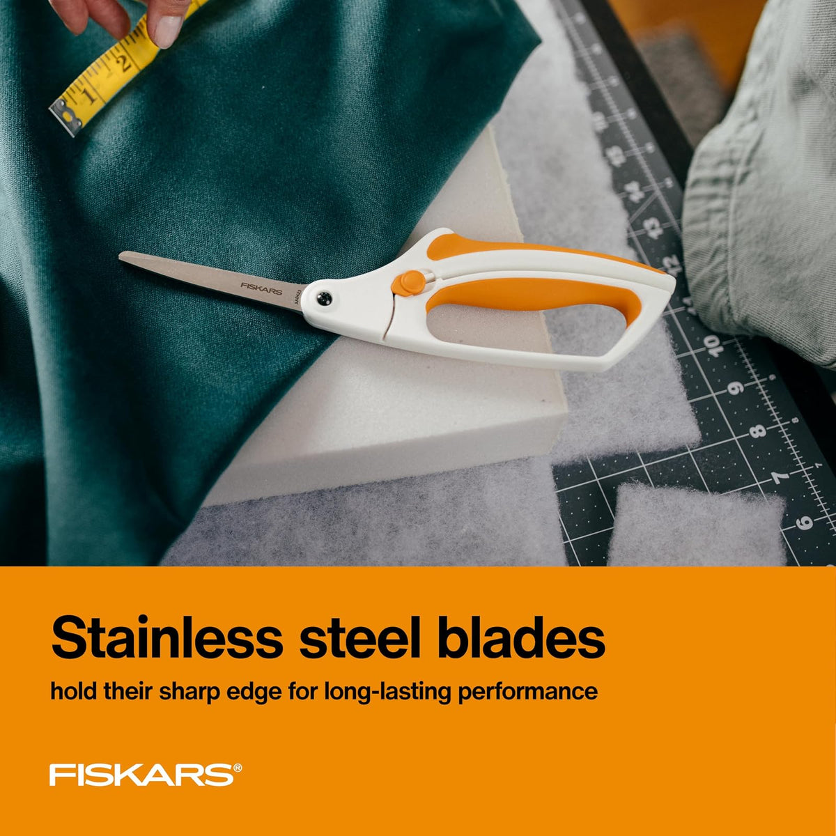 Fiskars - Tijeras de tela de fácil acción, cuchillas de acero inoxidable para cortes de precisión, mango doblado asistido por resorte