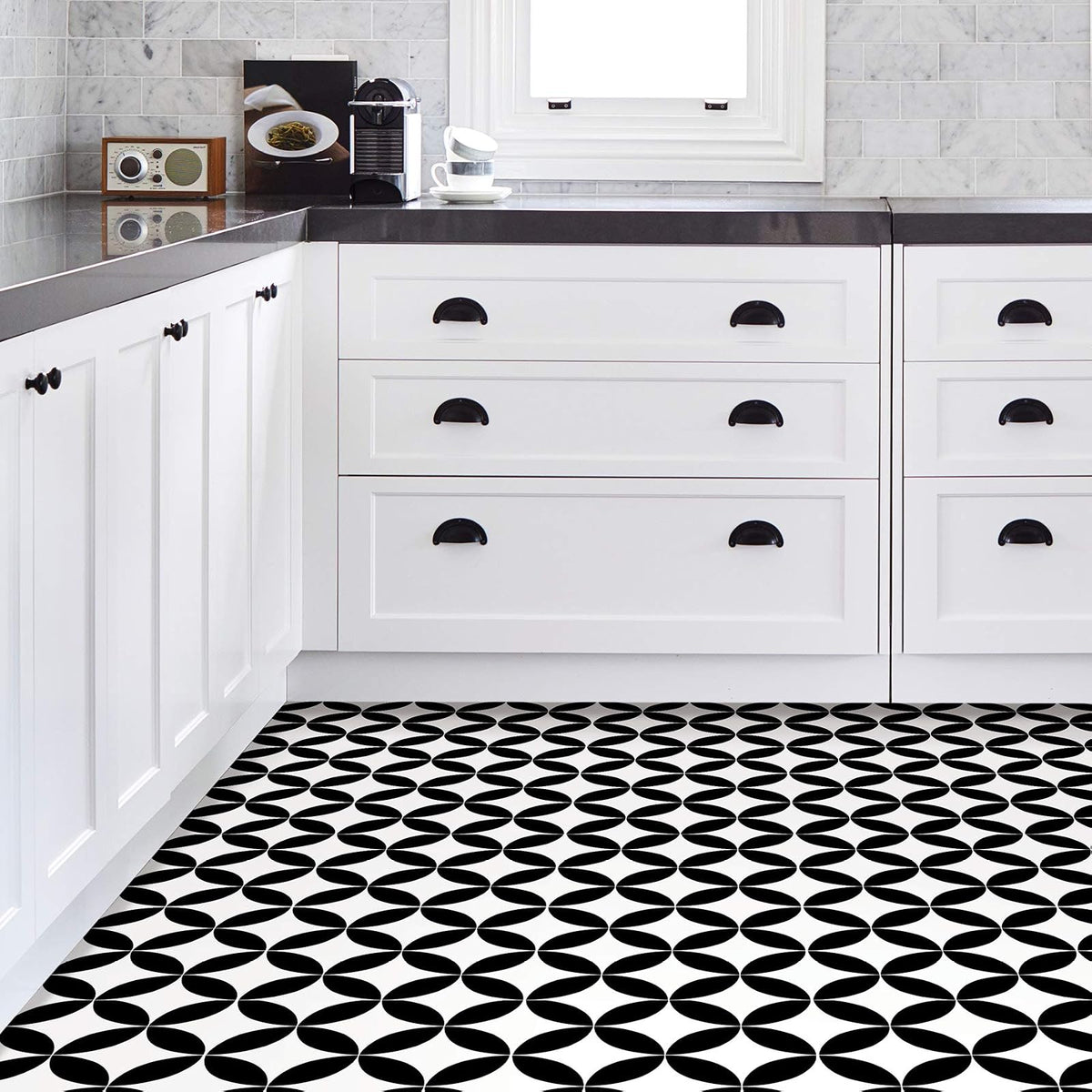 FloorPops - Azulejos de piso para despegar y pegar color negro, FP3301