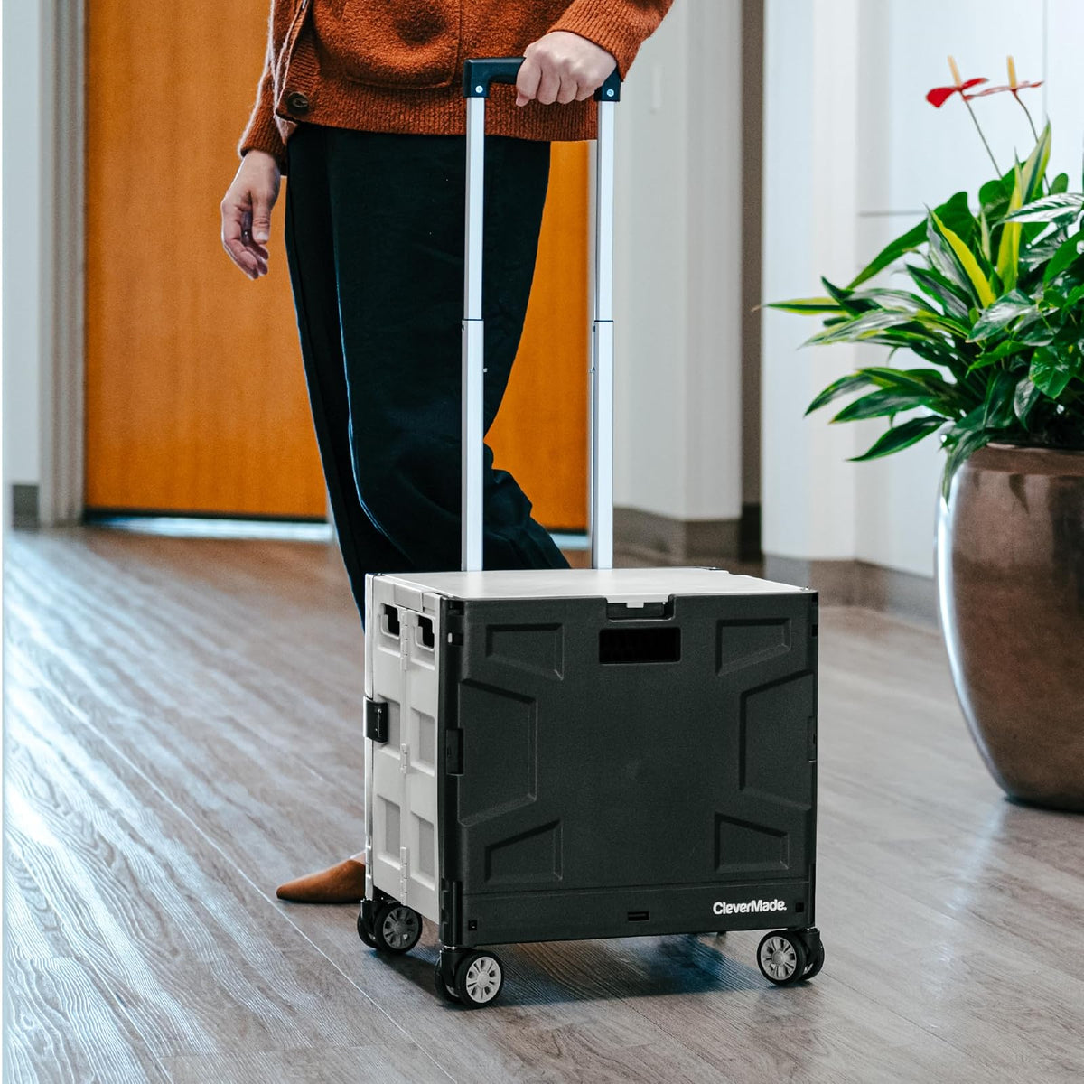 CleverMade - Caja Plegable con Ruedas con Tapa, 4 Ruedas, giratoria y Deslizante, con asa y Ruedas giratorias, para un fácil Transporte y Uso versátil, Capacidad de 35 litros y 75 Libras, Color Negro