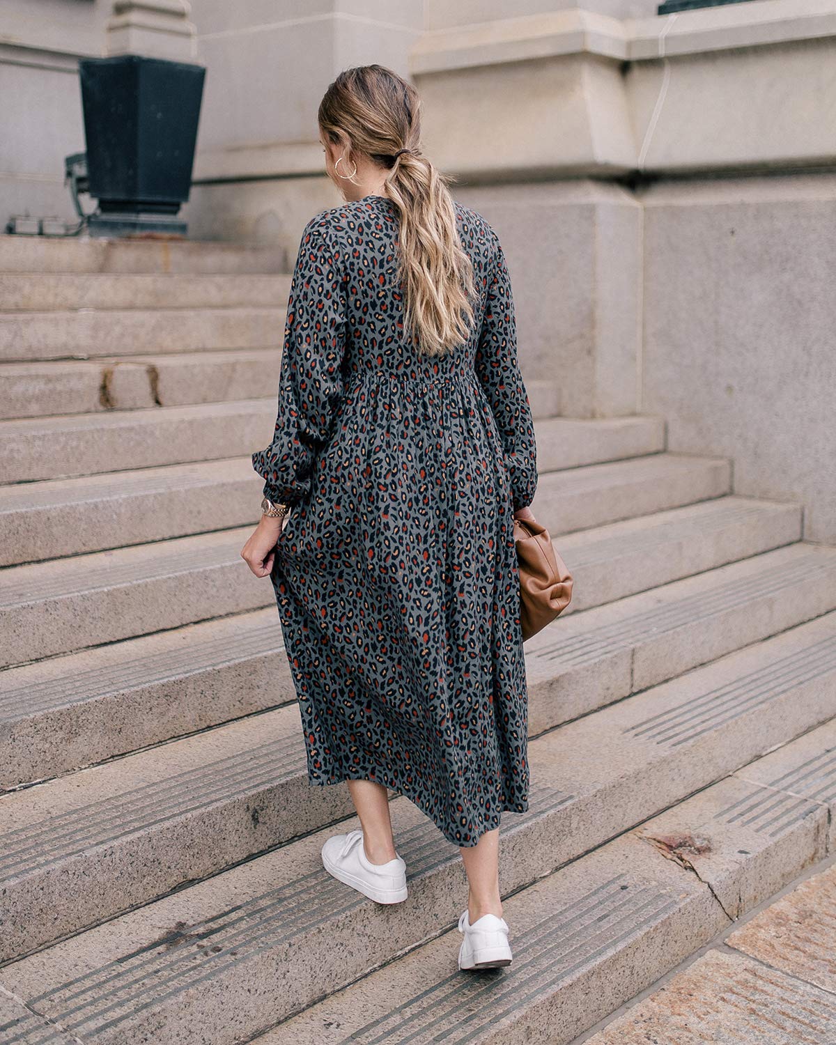 The Drop Vestido Para Mujer de Longitud de Media Pantorrilla y Ajuste Holgado, Estampado Animal Print Gris, por @graceatwood