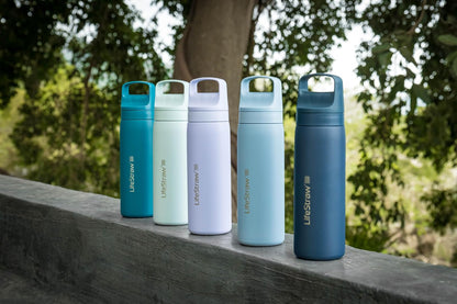 LifeStraw Go Series - Botella de filtro de agua de acero inoxidable con aislamiento al aspiradora de doble pared sin BPA de 18 onzas para viajes y uso diario; crema de mar