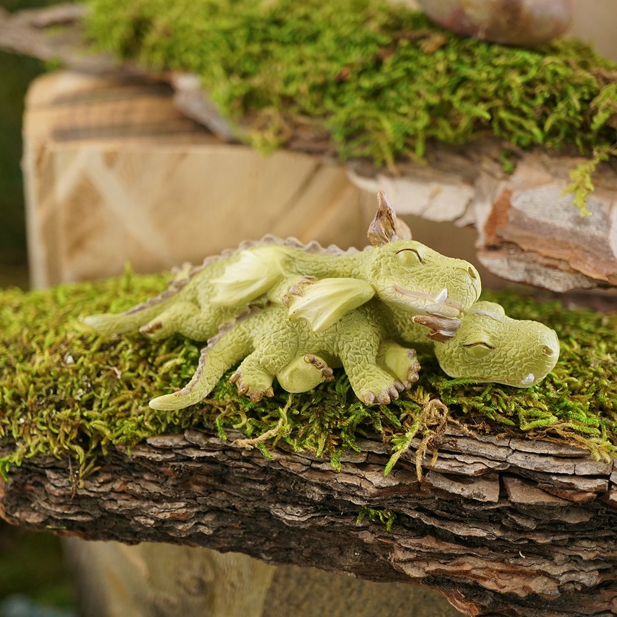 Top Collection Miniatura Figura de jardín de Hadas y terrario Mini Dragones abrazados