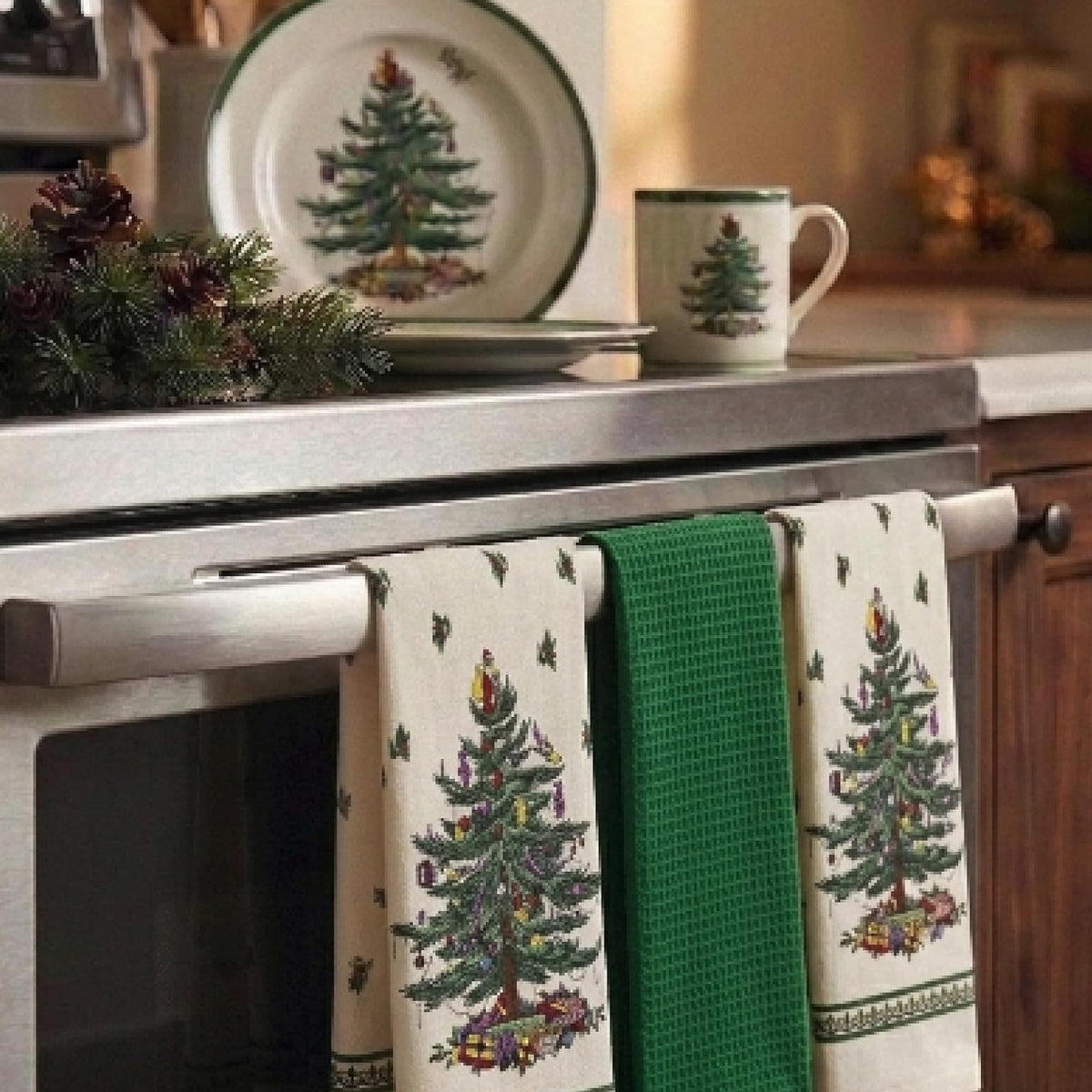 Spode - Juego de Toallas de 3 Piezas, Toallas de Cocina de algodón Suave y Absorbente, decoración del hogar de día Festivo, colección de árbol de Navidad