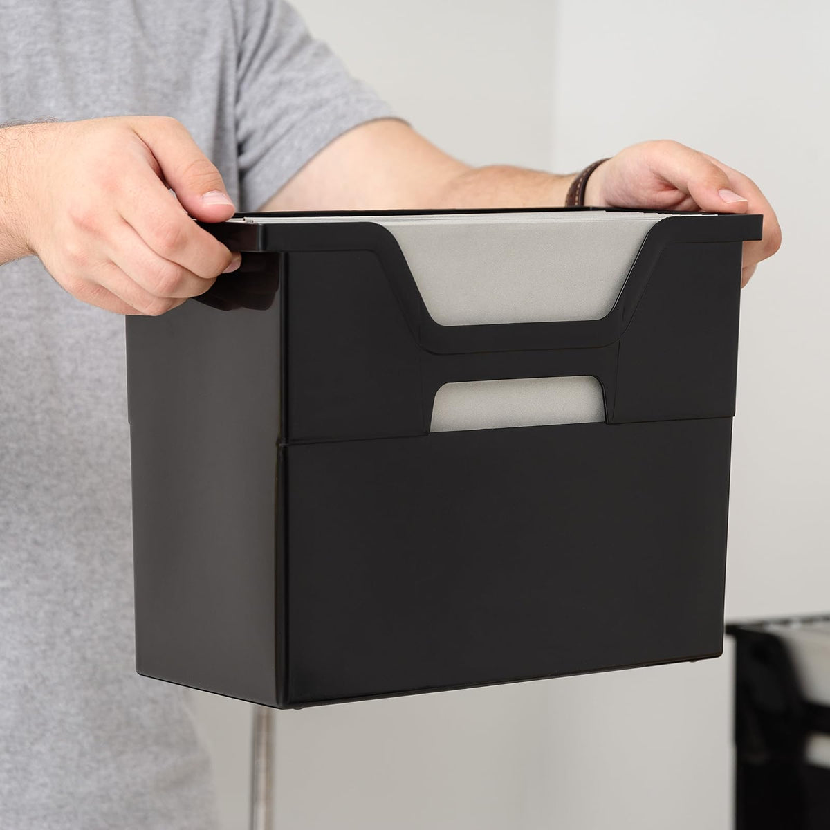 IRIS USA Paquete de 6 Cajas Medianas para Escritorio, Negro | Organiza documentos, correo, revistas y artículos de oficina con almacenamiento portátil para hogar o escuela