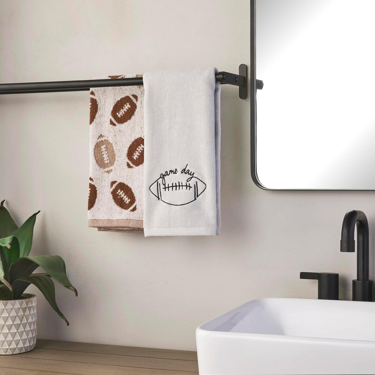 SKL Home Football Jacqaurd - Juego de 2 Toallas de Mano para baño, Cocina, Bar y Regalo, Color café