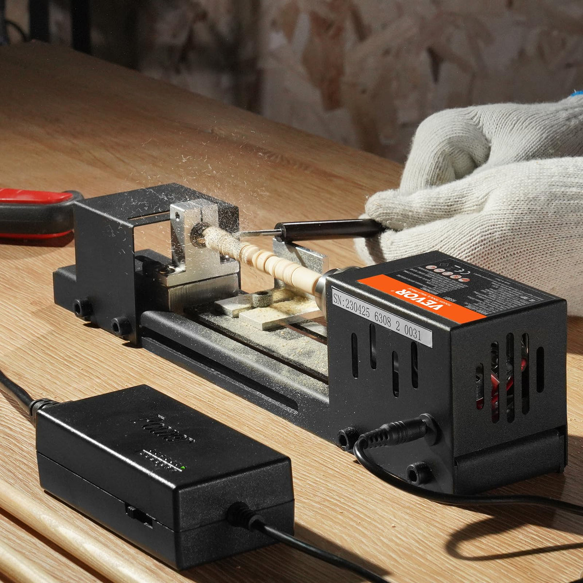 VEVOR Mini máquina de torno, 2.7 x 6.3 pulgadas, 24VDC 96W Mini herramientas de tornos de madera, accesorios de fresadora, 7 velocidades, 4220/5300/5650/6350/6660/7050/8450 RPM, para bricolaje