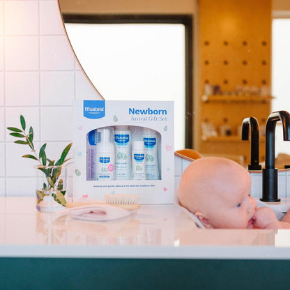 Mustela - Set de regalo para recién nacido, para el baño de bebés y para el cuidado de la piel, 5 unidades