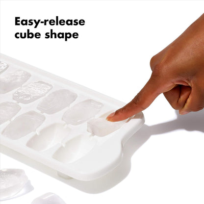 OXO Good Grips - Bandeja para cubitos de hielo (2 unidades) | OXO Good Grips Bandeja flexible para cubitos de hielo con tapa, paquete de 2, azul y blanco