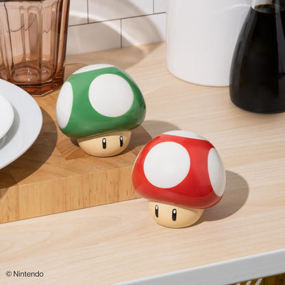 Super Mario Brothers - Juego de salero y pimentero de hongos con licencia oficial de Nintendo rojo y verde para decoración de cocina y hogar, regalo de inauguración de la casa para fanáticos de