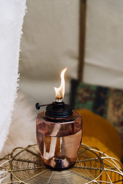 TIKI - Linterna de vidrio ajustable con llama de 64 pulgadas, iluminación decorativa rosa para césped al aire última intervensión, patio y jardín, incluye mecha de larga duración, diseño resistente a
