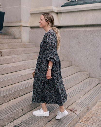 The Drop Vestido Para Mujer de Longitud de Media Pantorrilla y Ajuste Holgado, Estampado Animal Print Gris, por @graceatwood