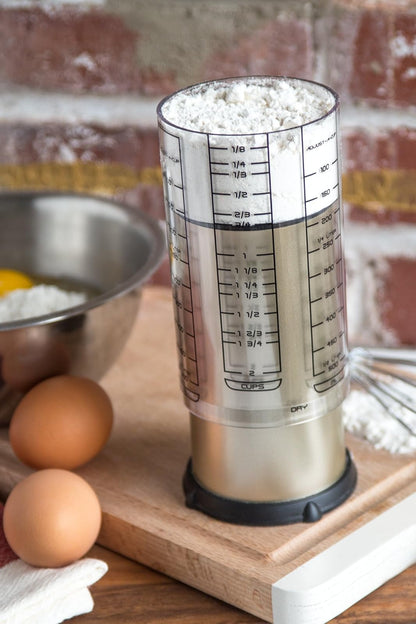 KitchenArt Pro Adjust-A-Cup, Taza Medidora, 2 Tazas | Taza medidora de émbolo | Mide entre 1/8 taza a 2 tazas | Incluye conversiones | Gadget de cocina | Mide sólidos y líquidos