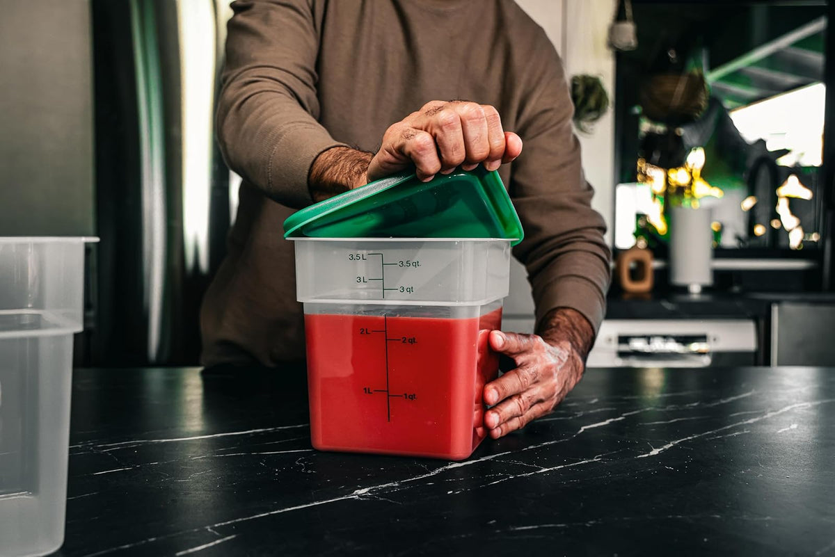 Cambro Contenedor Cuadrado 4 Cuartos Translúcido con Tapa Verde
