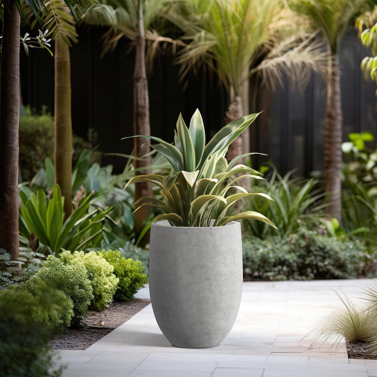 Kante - Maceta alta de hormigón natural de 21.7 pulgadas de alto, maceta decorativa grande para interiores con orificio de drenaje y tapón de goma, estilo redondo moderno para el hogar y el jardín (el color puede variar)