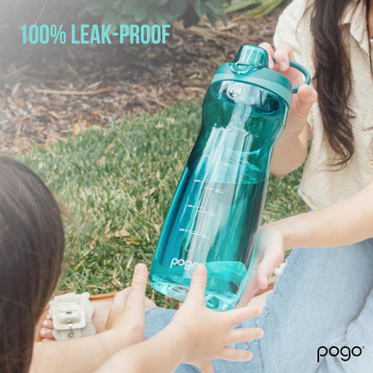 Pogo - Botella de agua de plástico de 64 onzas con tapa a prueba de fugas y asa de transporte, reutilizable, sin BPA, marcas de capacidad, apta para lavaplatos, perfecta para viajes, escuela, al aire