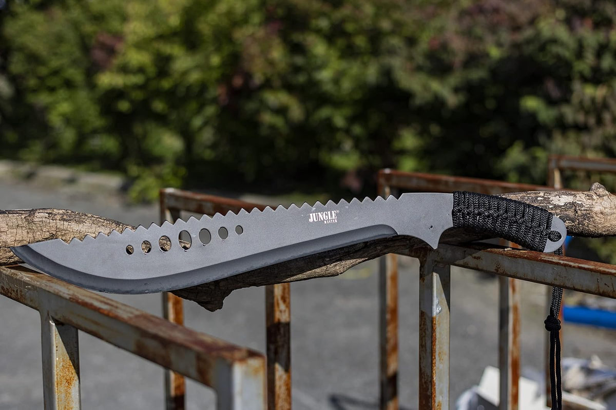 Jungle Master - Machete Jm-031B, Hoja Dentada Negra Invertida, Mango Negro Envuelto Con Cable, 21 Pulgadas En Total
