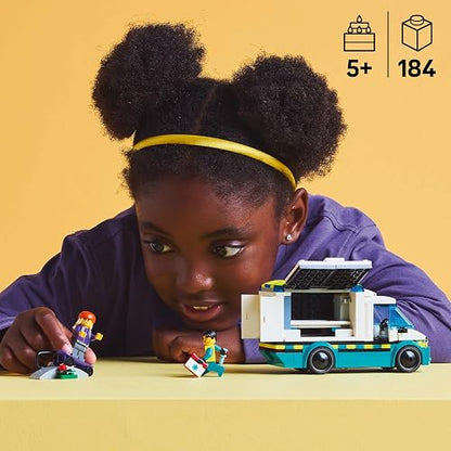 LEGO® City Ambulancia de Emergencias Set de construcción, camión de Juguete, Regalo para niños y niñas de 5 años o más, Minifiguras de un Patinador y una conductora 60451
