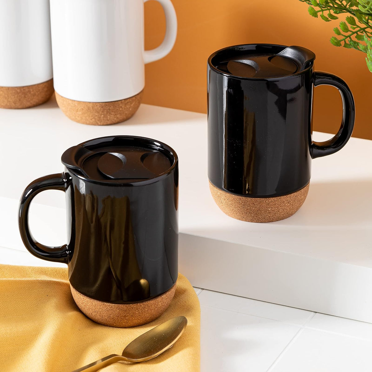 Gibson Home Modani Juego de 2 tazas de cerámica grandes de 16 onzas con parte inferior y tapa de corcho extraíble, color negro