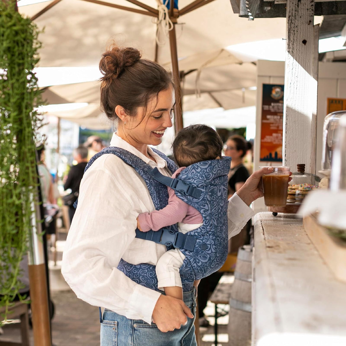 Infantino - Portabebés convertible 4 en 1, ajustable, ergonómico, esencial para el registro de bebé, portabebés para recién nacidos a niños, azul marino floral