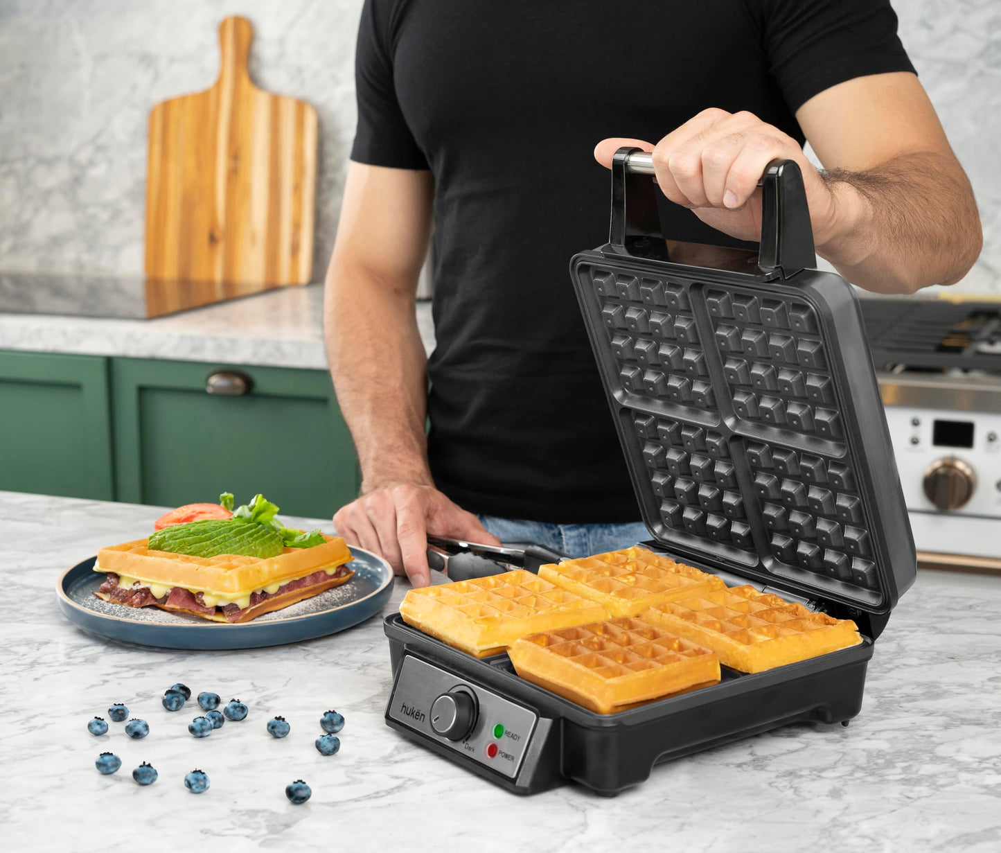 Hukën x MasterChef | Wafflera Belga Eléctrica Heat+ Premium 4 Rebanadas | Perilla de Temperatura Ajustable | Diseño de Acero Inoxidable | Luces de Encendido y Listo | Antiadherente de Alto Nivel