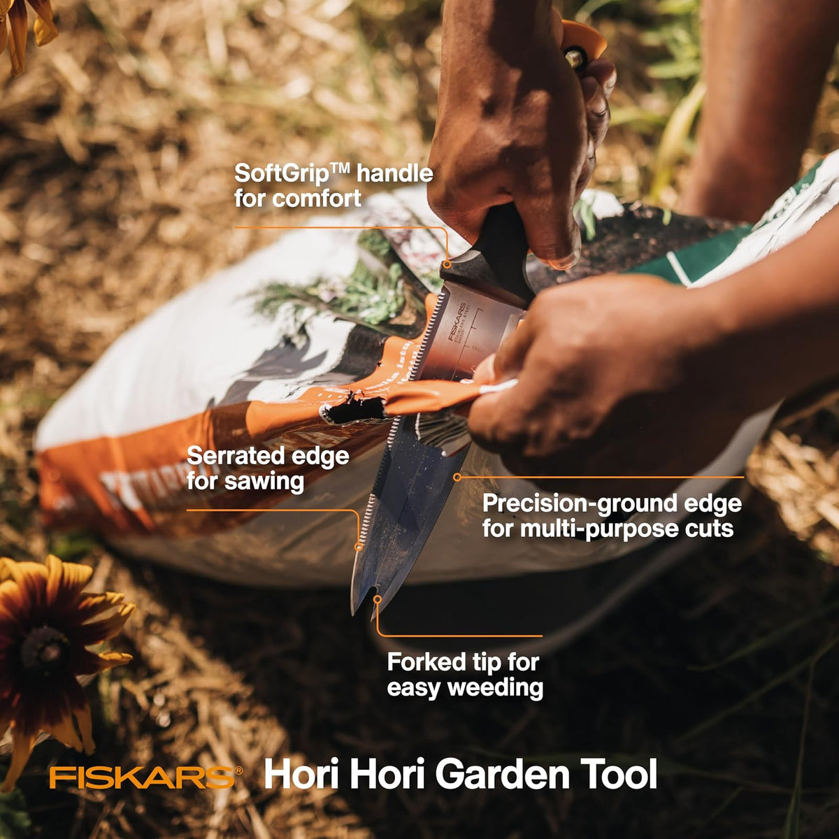 Fiskars 340130-1001 Garden Hori - Cuchillo con vaina, color negro | Herramienta de jardinería multiusos para deshierbe, plantar y excavar, incluye agujero colgante para almacenamiento