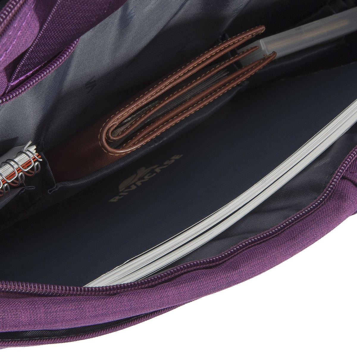 Rivacase 8335 15.6" Maletín Púrpura - Funda (39.6 cm (15.6"), Maletín, Púrpura, Poliéster, Monótono, Resistente a rayones)