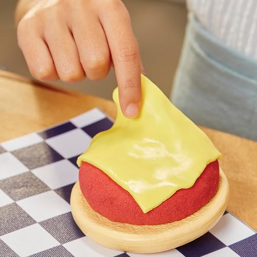 Little Tikes, Creative Chefs Kit de Hamburguesa, Juguetes de Cocina, Incluye Arena Make-It! Mix, 22 Accesorios, +3 Años