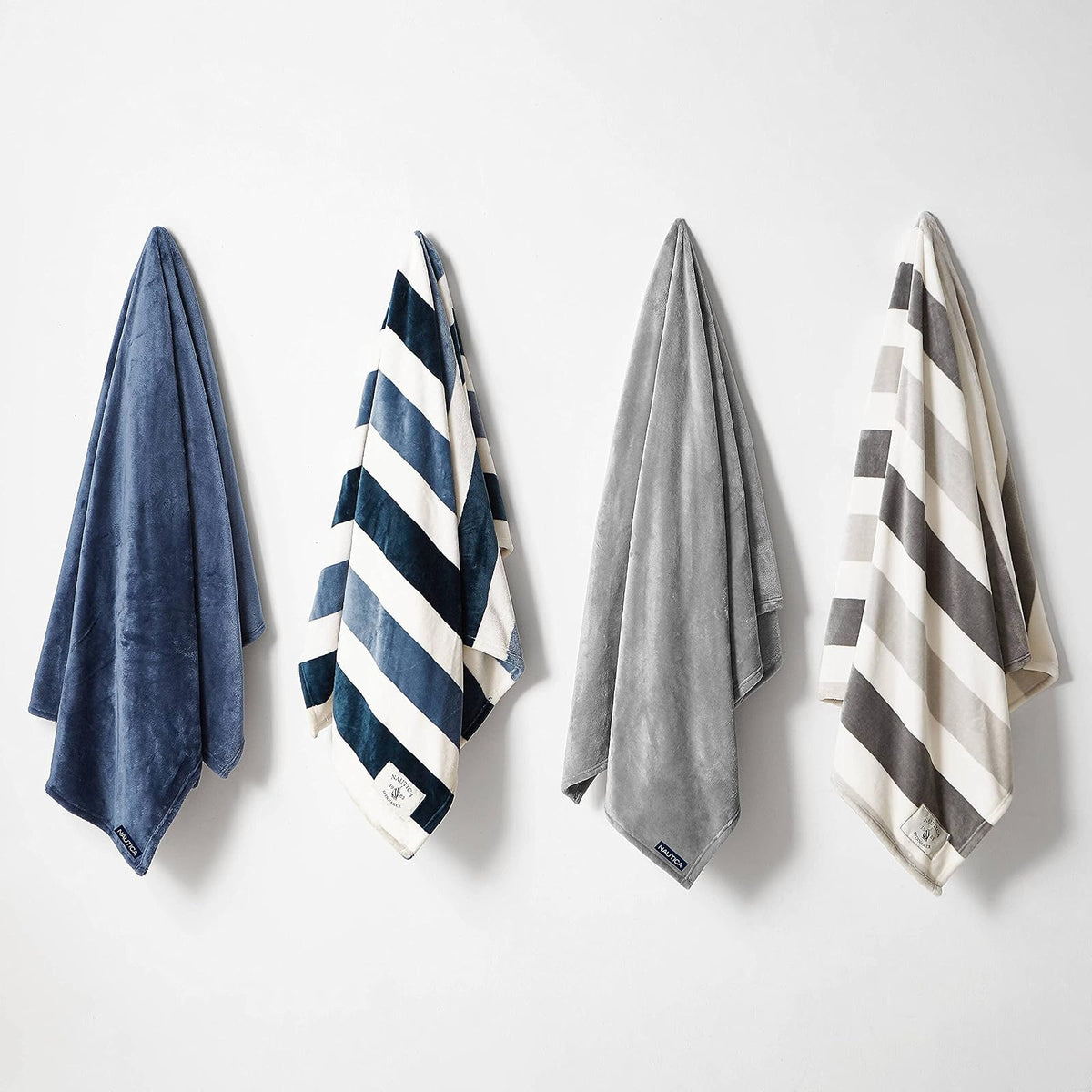 Nautica - Manta de Forro Polar súper Suave y acogedora, Esencial para habitación de recámara (Gris a Rayas, 50 x 60 Pulgadas)
