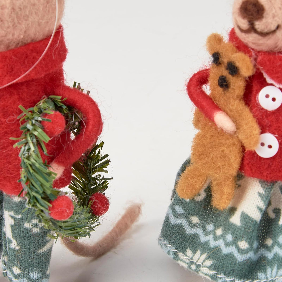 Primitives by Kathy - Juego de Ratones coleccionables para el día de Navidad, Dos Ratones de Fieltro con Trajes navideños Festivos/celebración de Bonitos Acentos de Galletas de Jengibre y Corona de