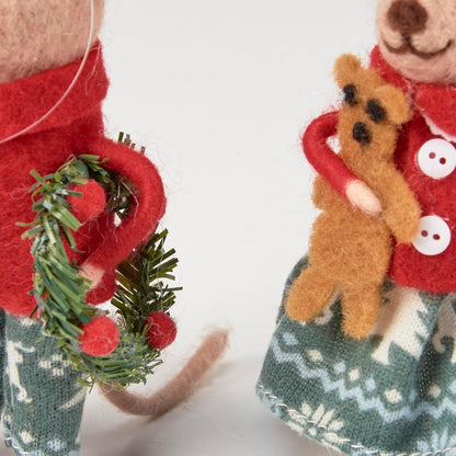 Primitives by Kathy - Juego de Ratones coleccionables para el día de Navidad, Dos Ratones de Fieltro con Trajes navideños Festivos/celebración de Bonitos Acentos de Galletas de Jengibre y Corona de