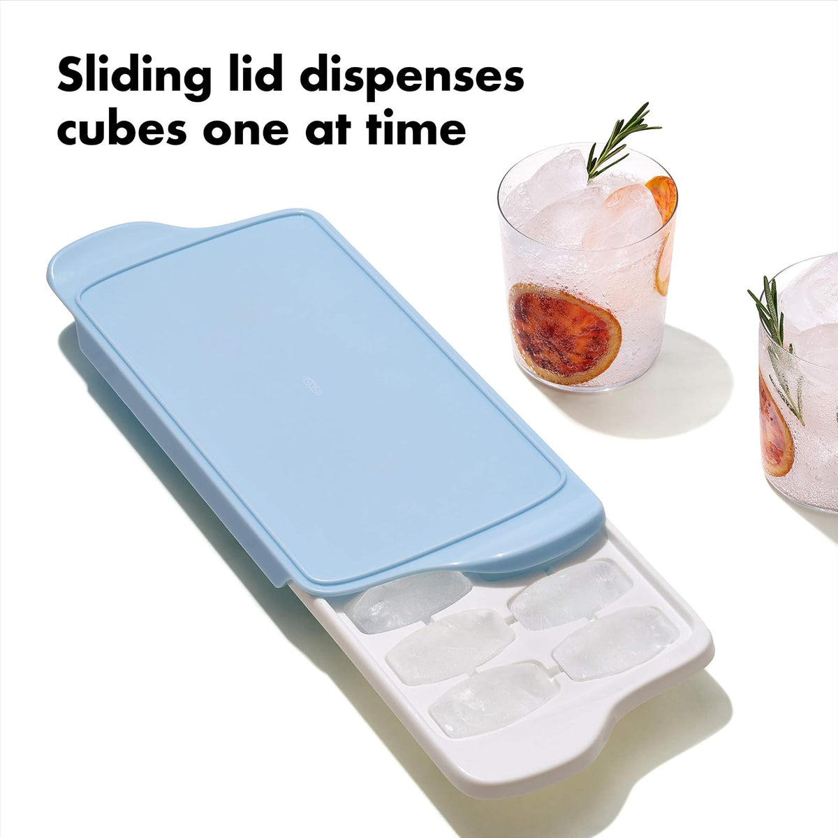 OXO Good Grips - Bandeja para cubitos de hielo (2 unidades) | OXO Good Grips Bandeja flexible para cubitos de hielo con tapa, paquete de 2, azul y blanco