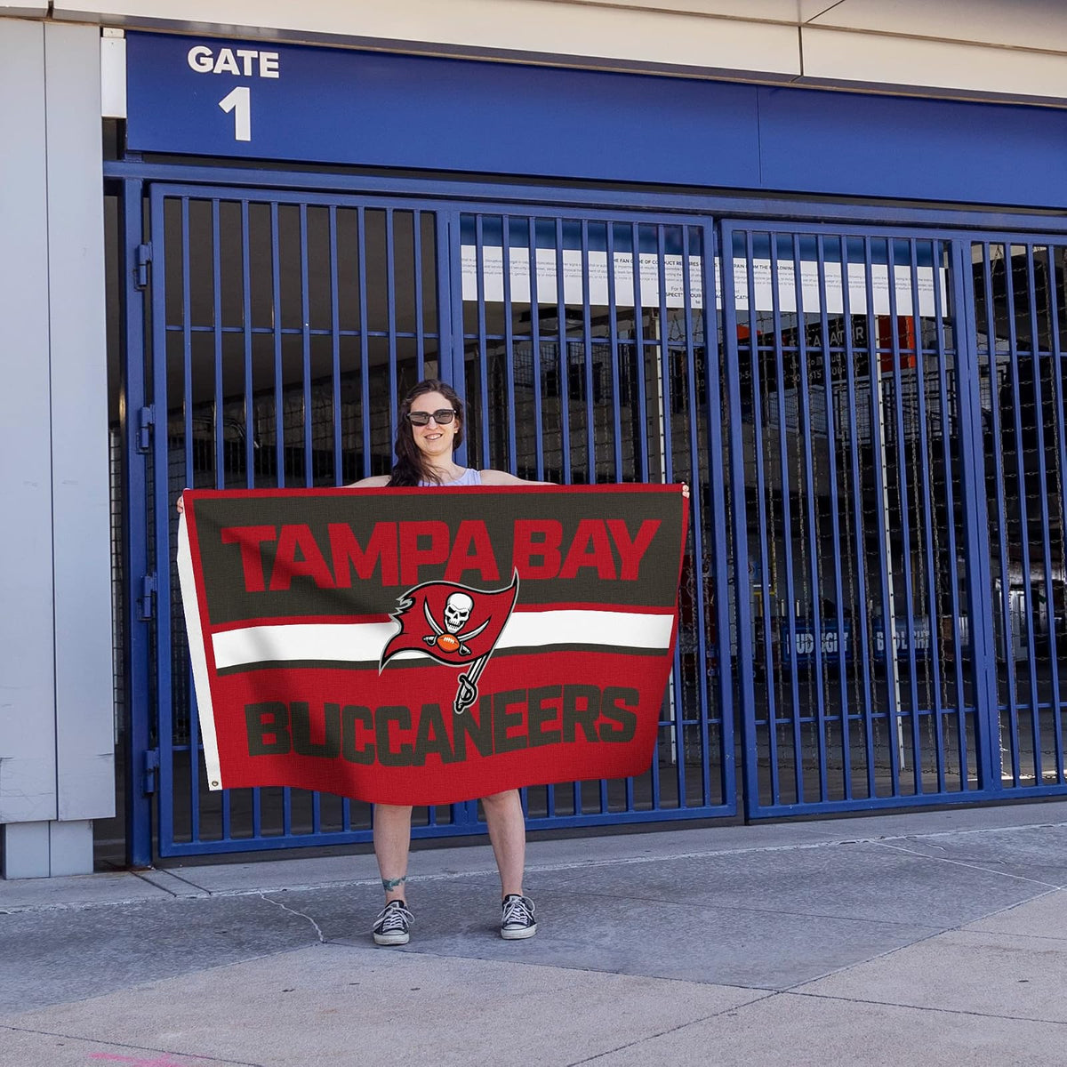 Rico Industries NFL - Bandera de fútbol de Tampa Bay Bold de 3 x 5 pies, bandera de una sola cara, interior o exterior, decoración del hogar