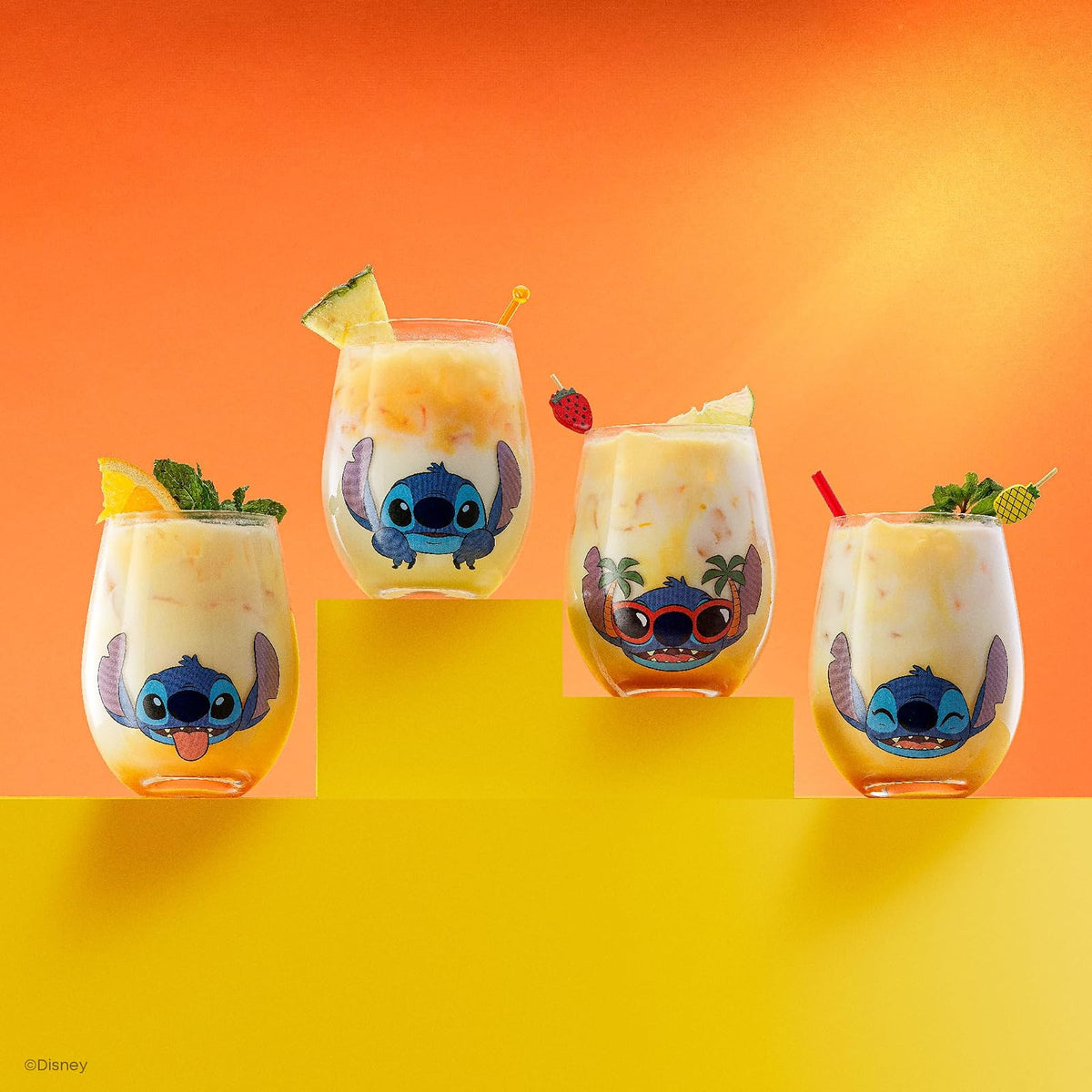 JoyJolt Disney Stitch Tonly Sips - Vasos para beber sin tallo, tazas de vidrio de lágrima de 19 onzas, juego de 4 vasos de vidrio, cosas de puntada, regalos de Lilo y puntada, regalos de Disney para