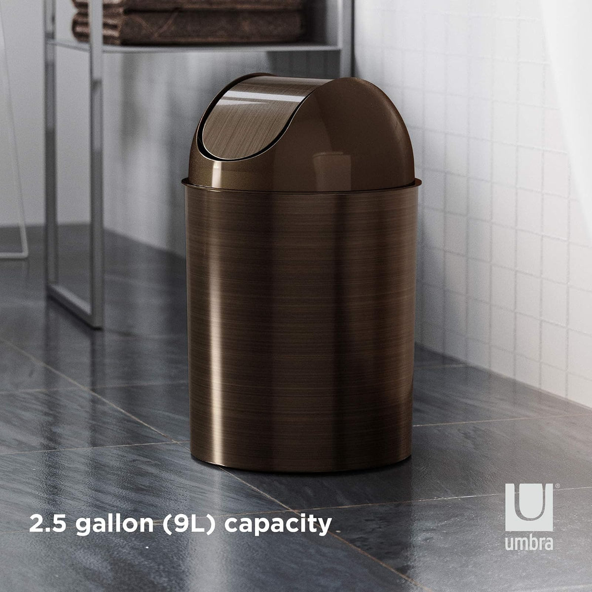 Umbra Mezzo Bote de Basura de Acero con Tapa Oscilante, Ideal para Baño, Oficina y Recámara, 9L, Bronce