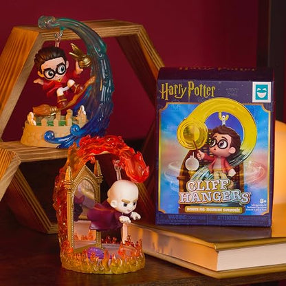 Harry Potter Happy Haul Cliff Hangers Hover Figures (Surtido), Figura Coleccionable Sorpresa en Caja ciega con Base para exhibición, 2 Pulgadas de Alto, edición Limitada, para Mayores de 8 años