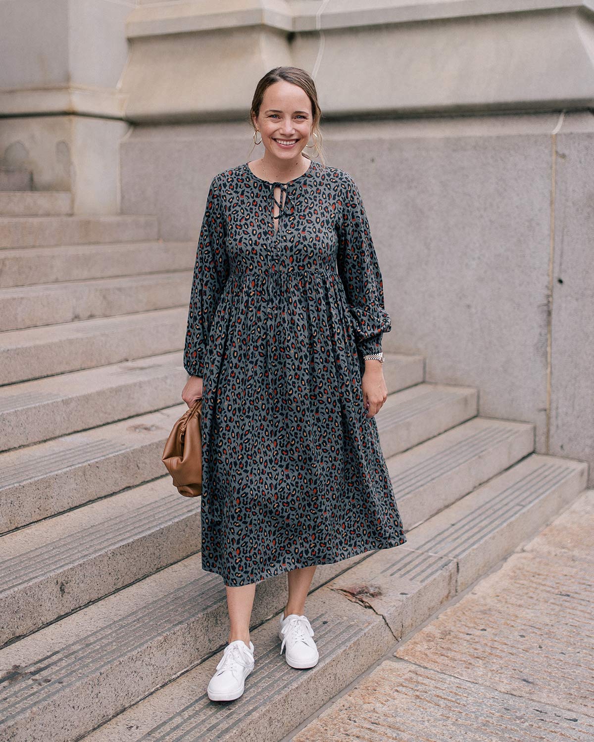 The Drop Vestido Para Mujer de Longitud de Media Pantorrilla y Ajuste Holgado, Estampado Animal Print Gris, por @graceatwood