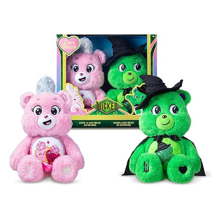 Care Bears x Wicked - Paquete de 2 Peluches (Love-a-Lot as Glinda and Good Luck Bear as Elphaba)