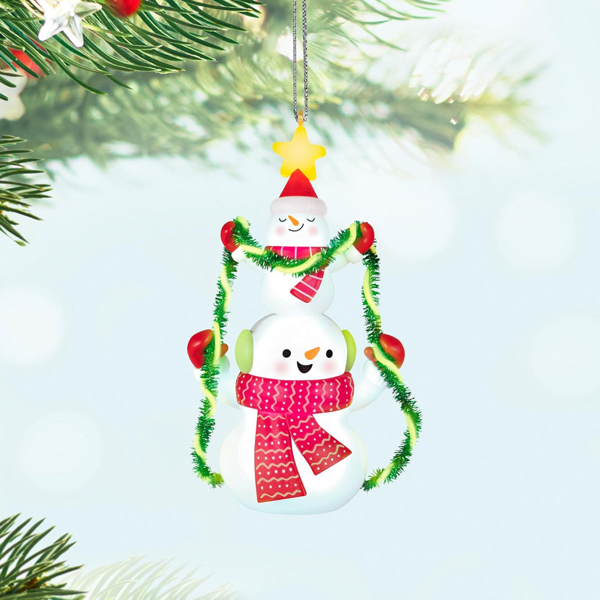 Hallmark - Adorno navideño de Recuerdo 2025, iluminarlo Regalos para coleccionistas de muñeco de Nieve con luz