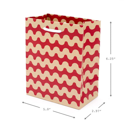 Hallmark Juego de bolsas de regalo pequeñas de 6 pulgadas (paquete de 5; rojo, blanco y kraft), copos de nieve, rayas, Merry (5XGB1798)