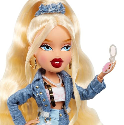 Bratz Alwayz Muñeca Cloe - Estilo Vaquero con Chaqueta y Falda Denim, Tacones de Plataforma, 10 Accesorios Incluidos como Teléfono, Maquillaje, Bolso y Póster Exclusivo - Edad 6+ Años