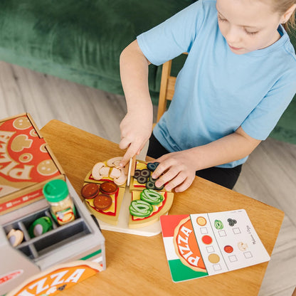 Melissa & Doug Mostrador para Hornear y Alistar Pizza, Juguete de Madera, Juego de Imitación, Ayuda a Fortalecer el Desarrollo Cognitivo (34 Piezas)