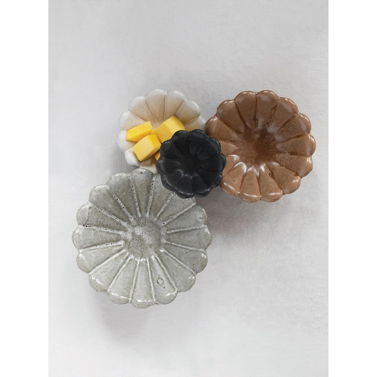 Creative Co-Op - Cuencos de Flores de gres, 6 Pulgadas de Largo x 6 Pulgadas de Ancho x 3 Pulgadas de Alto, Multicolor