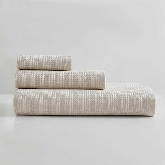 Calvin Klein - Toallas de baño, Toallas de algodón súper Suaves y absorbentes, construcción de Cero Giro, Lazo de la Marca para Colgar fácilmente (Beige de Trigo sólido Eterno, 3 Piezas)