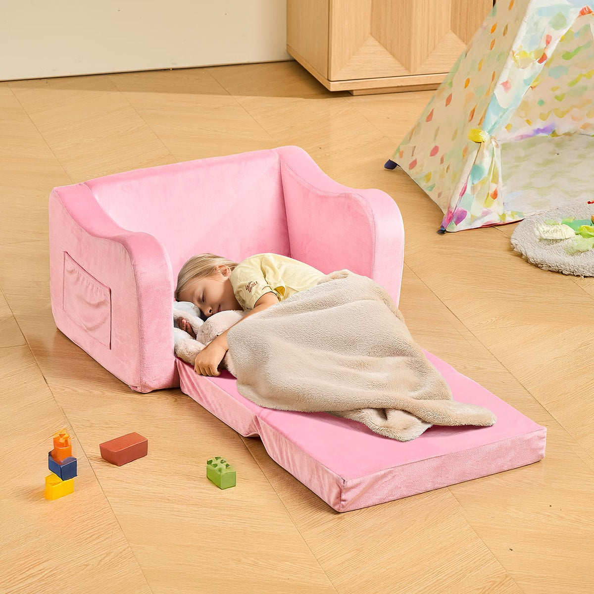 VEVOR Sofá Infantil 2 en 1, Convertible en Tumbona, Sofá Cama Plegable y Suave de Esponja 28D y Pelo Corto con Reposabrazos, Ideal para Jugar o Descansar Cómodamente para Niños, Talla M, Rosa