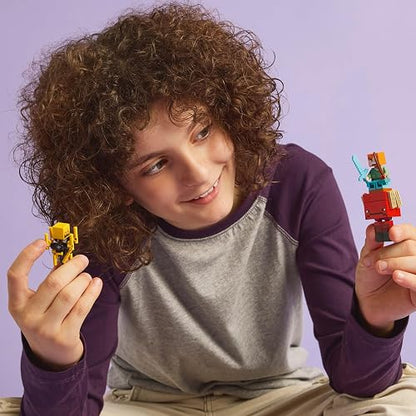 LEGO® Minecraft® La Batalla de Lava del Inframundo Fortaleza Juguete construible, Figuras de Alex, Esqueleto de Wither, Blaze y Caminante, Bosque Carmesí, para niños de 6 años o más 21266