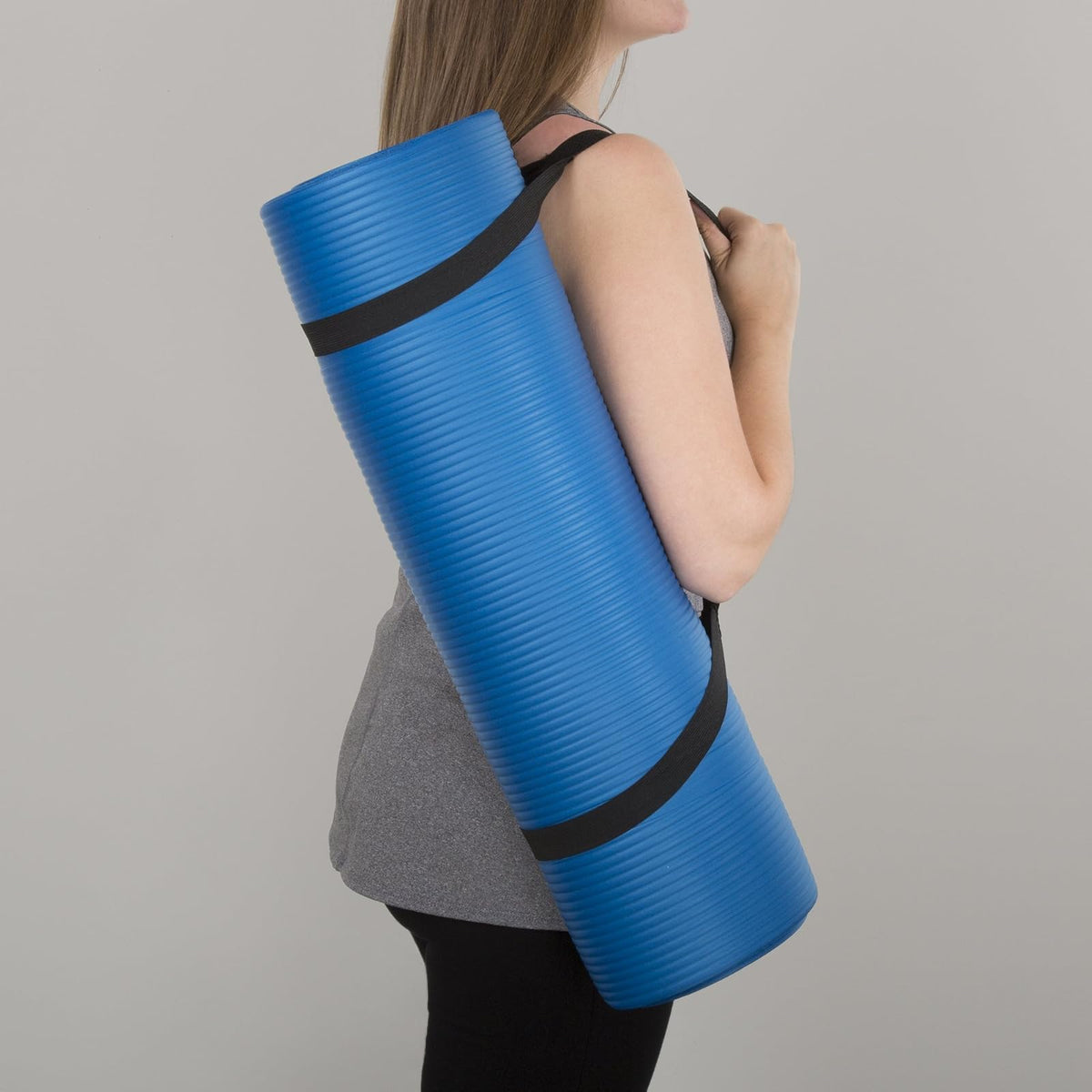 Colección de esterillas de yoga extra gruesas, espuma antideslizante y cómoda, alfombrilla de ejercicio duradera para fitness, pilates y entrenamiento con correa de transporte de Wakeman Fitness