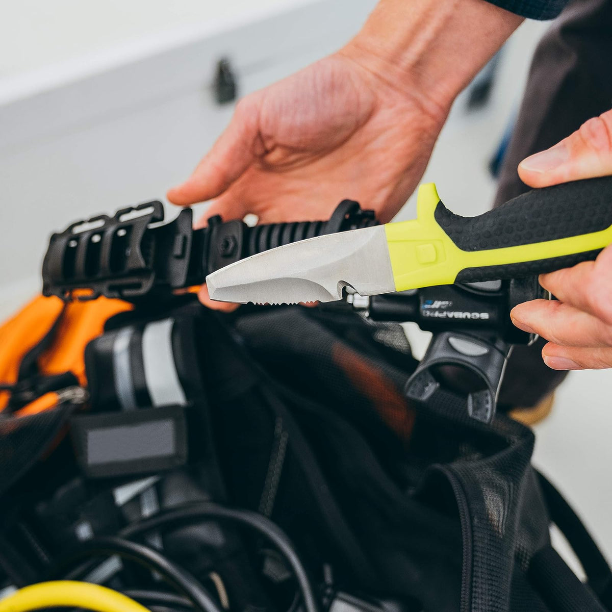 Gear Aid Tanu Cuchillo de Buceo y Rescate con Vaina, Hoja de Punta Roma de 3 Pulgadas