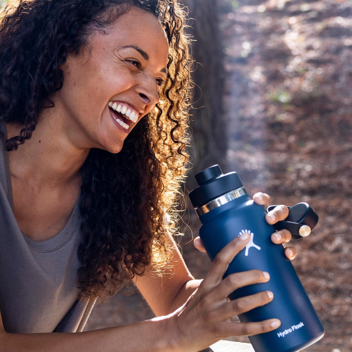 Hydro Flask - Botella de agua de acero inoxidable aislada, tapa de boca ancha, no derrama, a prueba de fugas en 40 onzas, color blanco