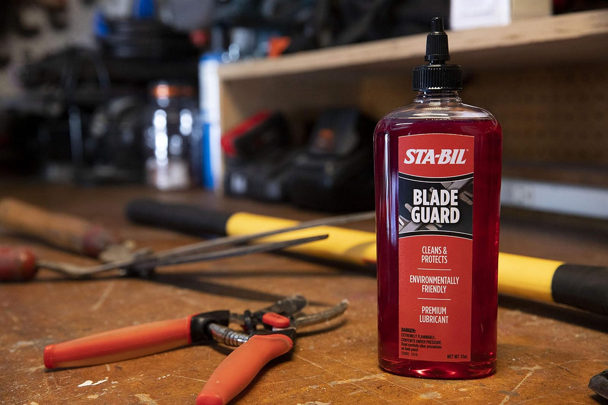 STA-BIL Blade Guard – Lubricante de primera calidad, ayuda a mantener el borde, no daña las plantas, protege contra el óxido y la corrosión, seguro para usar en equipos eléctricos de gas, 12 onzas